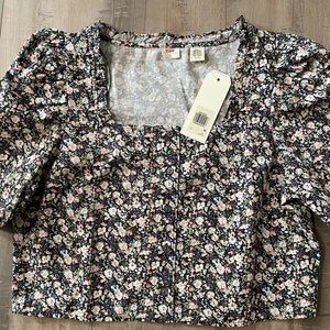 🆕NWT- LEVI’S FLORAL CROP TOP. BRAND NEW WITH TAGS. (Best offer$)